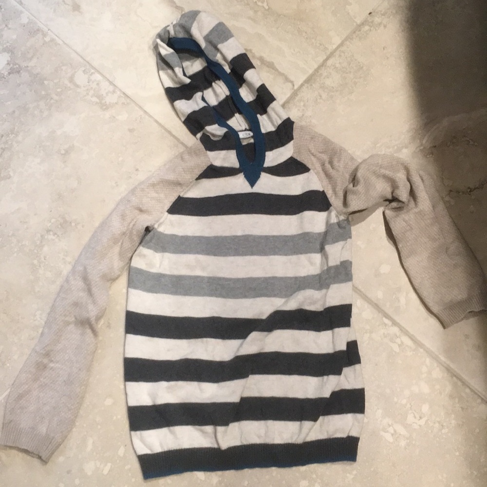 Egg brand size 8 hooded lightweight top